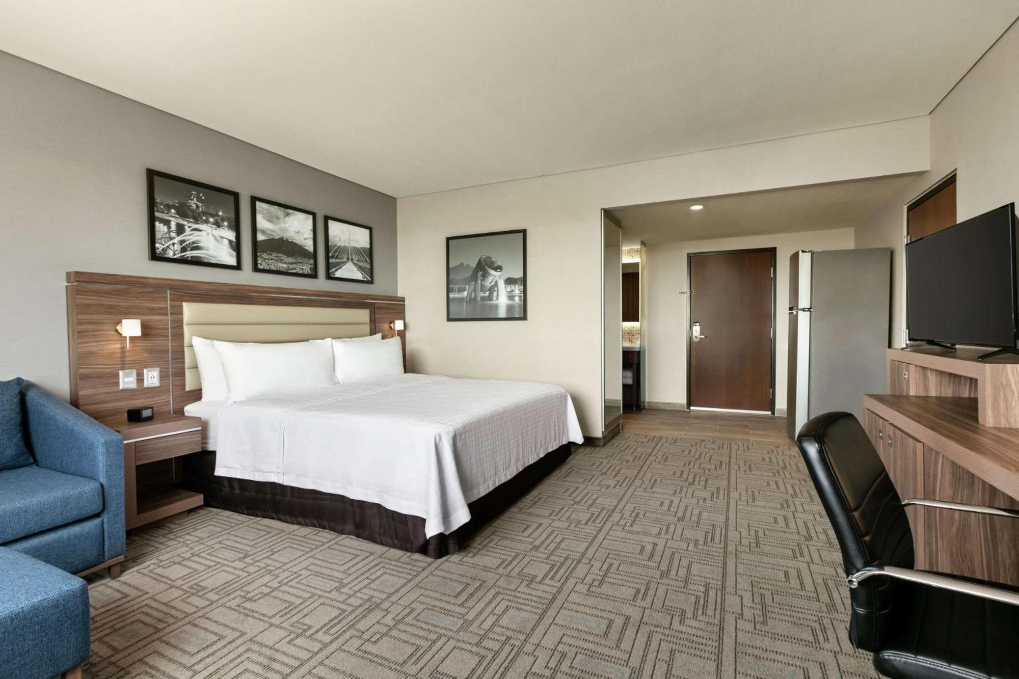 Hampton By Hilton Monterrey Hotel 3*