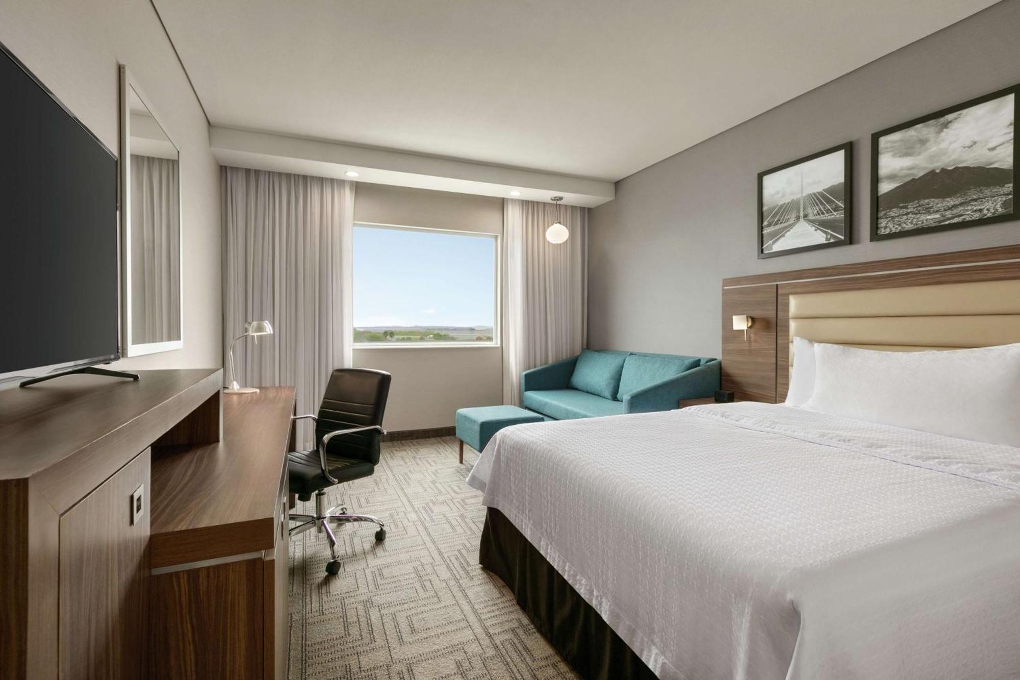 Hotel Hampton By Hilton Monterrey 3*