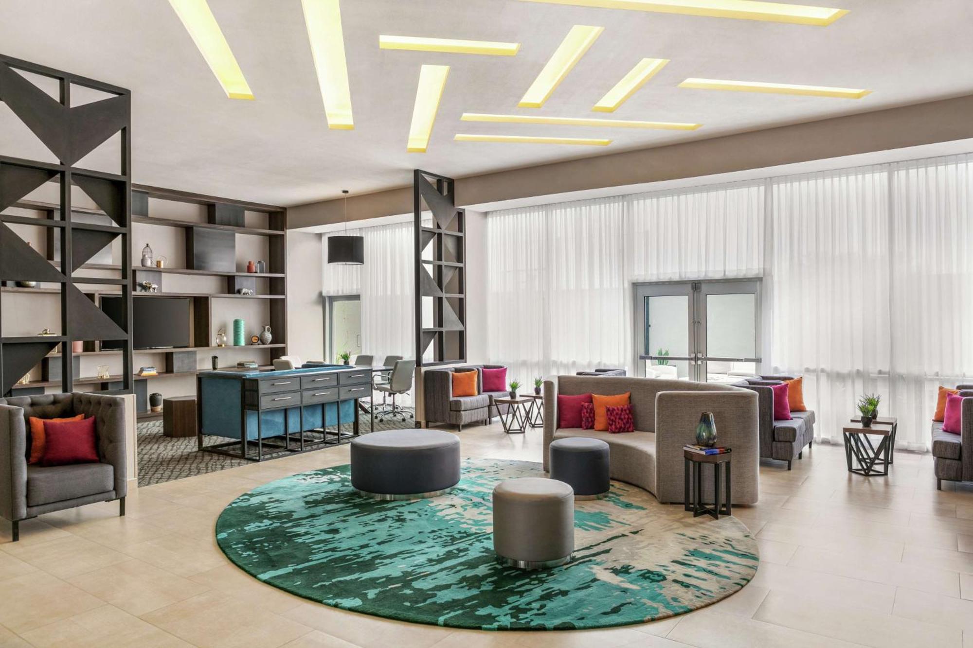 Hotel Hampton By Hilton Monterrey