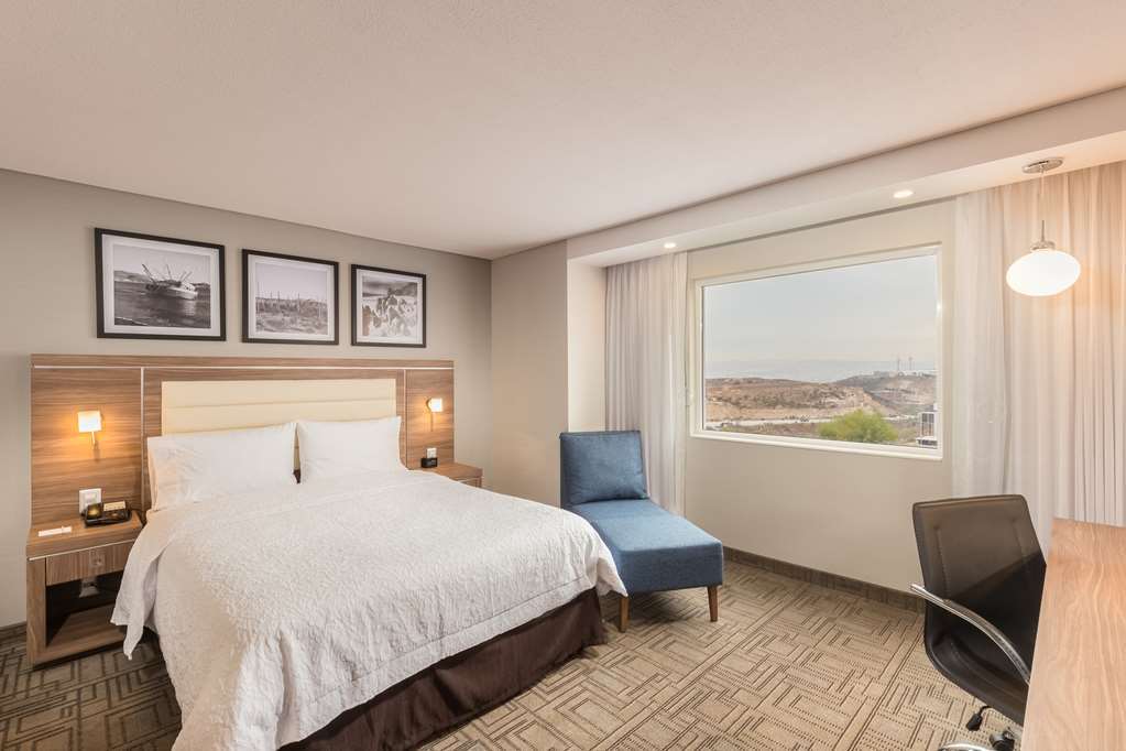 Hotel Hampton By Hilton Monterrey 3*